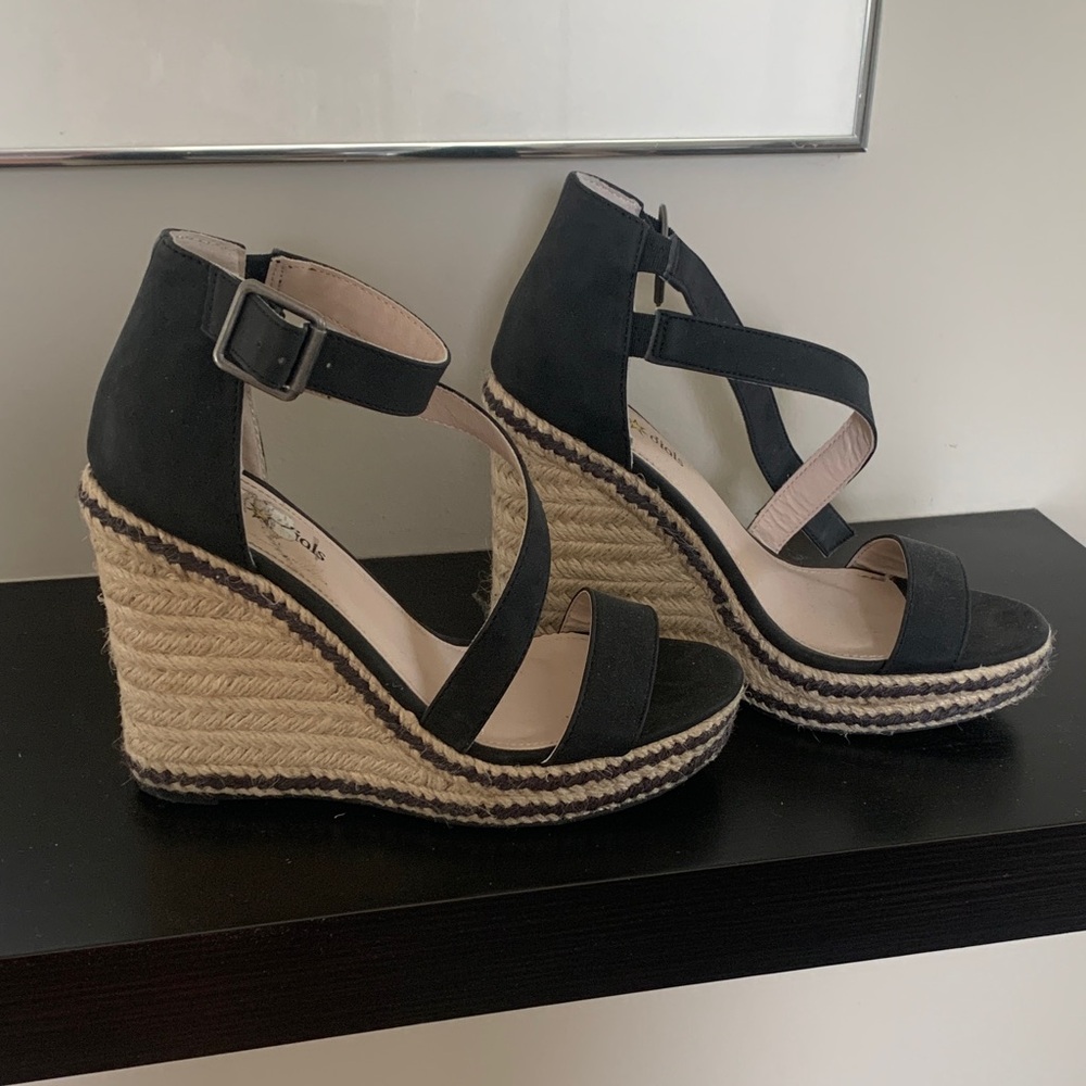 Seven Dials Black and Tan Wedge Sandals